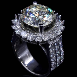 Flower Design Diamond Ring 8ct center